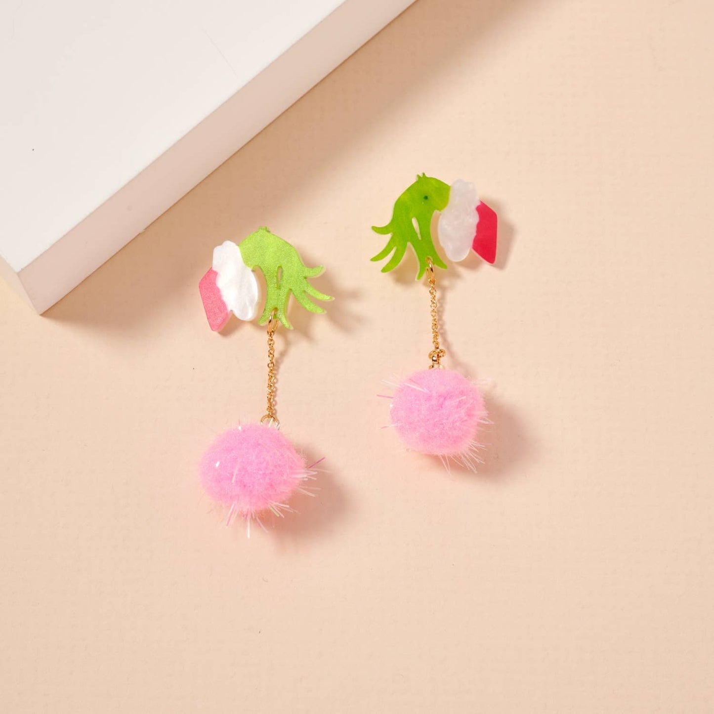 Viv! Christmas Kerst Statement Oorbellen - Groen Monster 'Grinch' Hand met Roze Pompon
