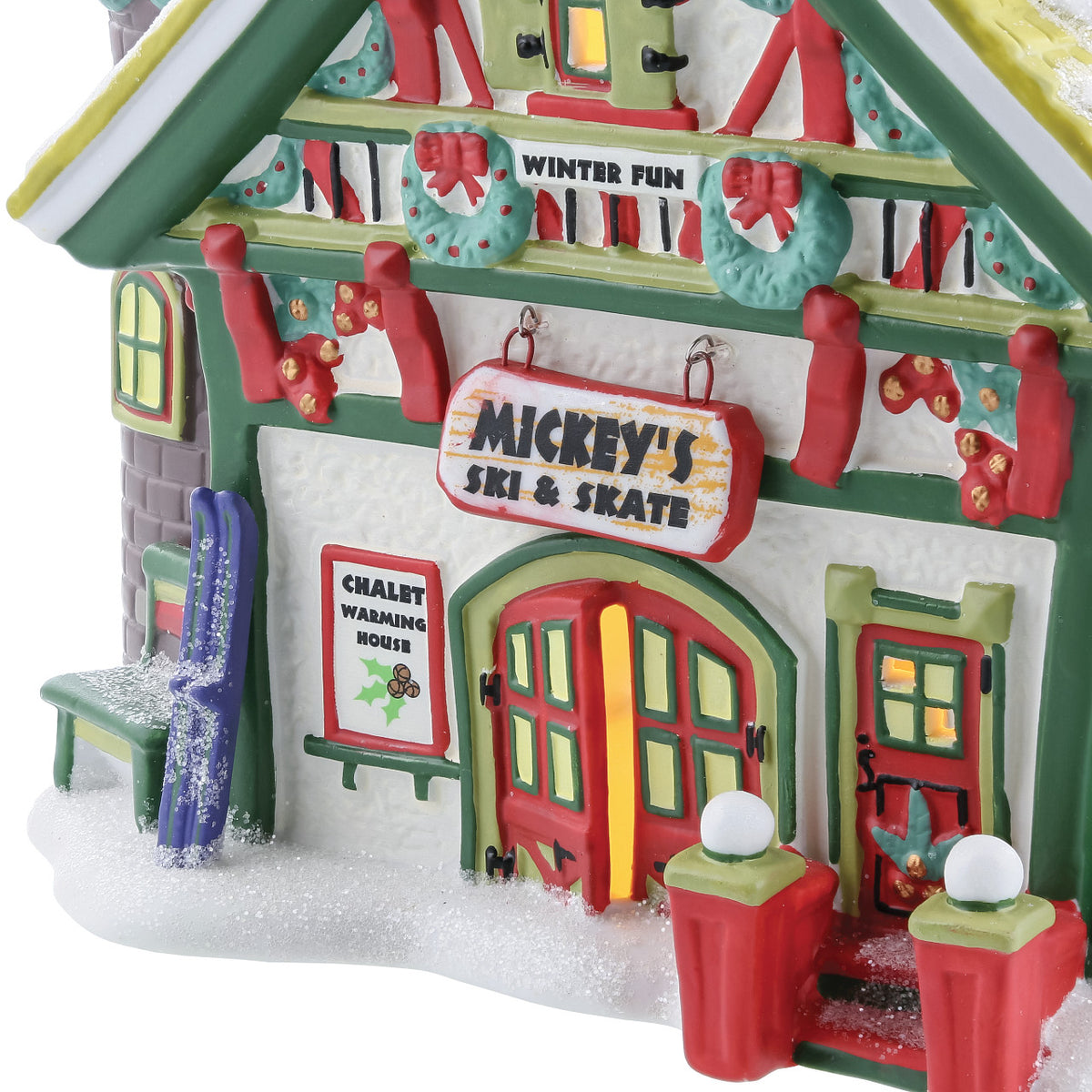 Department 56 Disney Village Christmas House - Mickey's Ski and Skate Shop - 16.5cm | Delivery ± 3 weeks