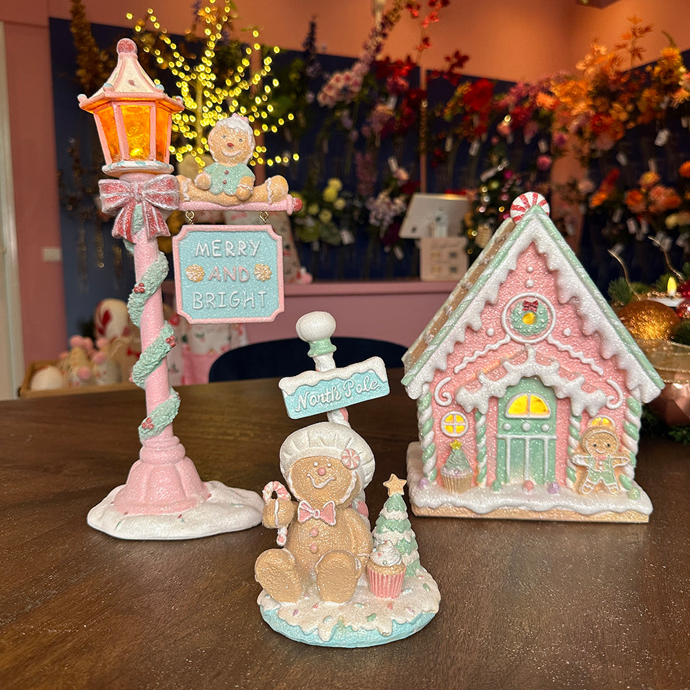 Viv! Christmas Kerstbeeld - Gingerbread Huis incl. LED Verlichting - pastel roze - 25cm