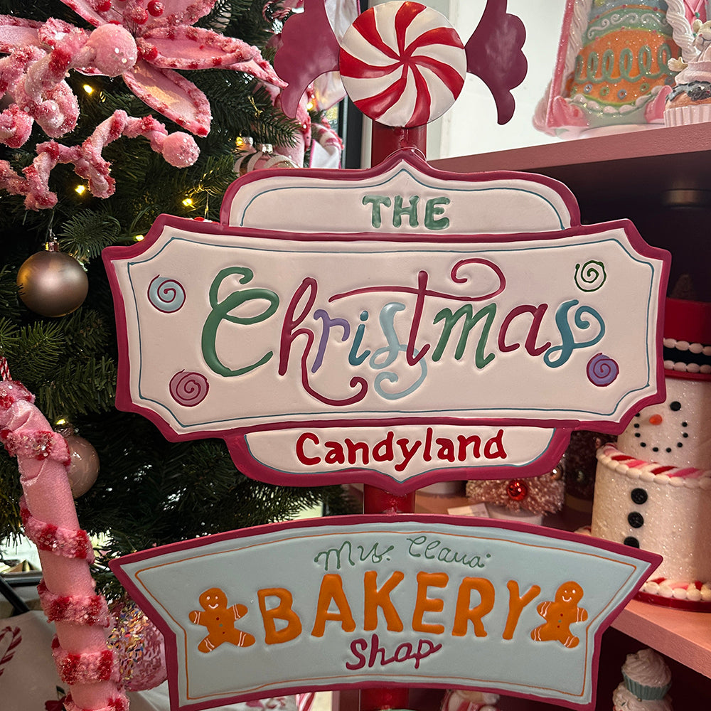 Viv! Christmas Kerstbeeld - Gingerbread Bakery en Candyland Bord van Metaal - pastel - roze blauw - 107cm - ALLEEN AFHALEN