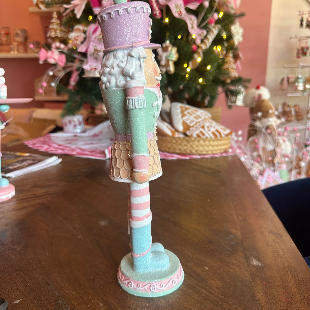 B-KEUZE: Viv! Christmas Kerstbeeld - Gingerbread Notenkraker - pastel - 36cm