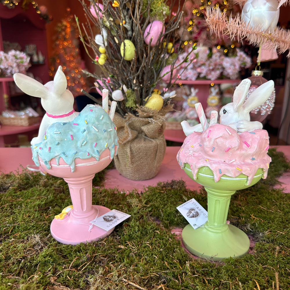 Goodwill M&G Paasdecoratie - Chillende Paashaas in IJsbeker - set van 2 - pasen - 21cm