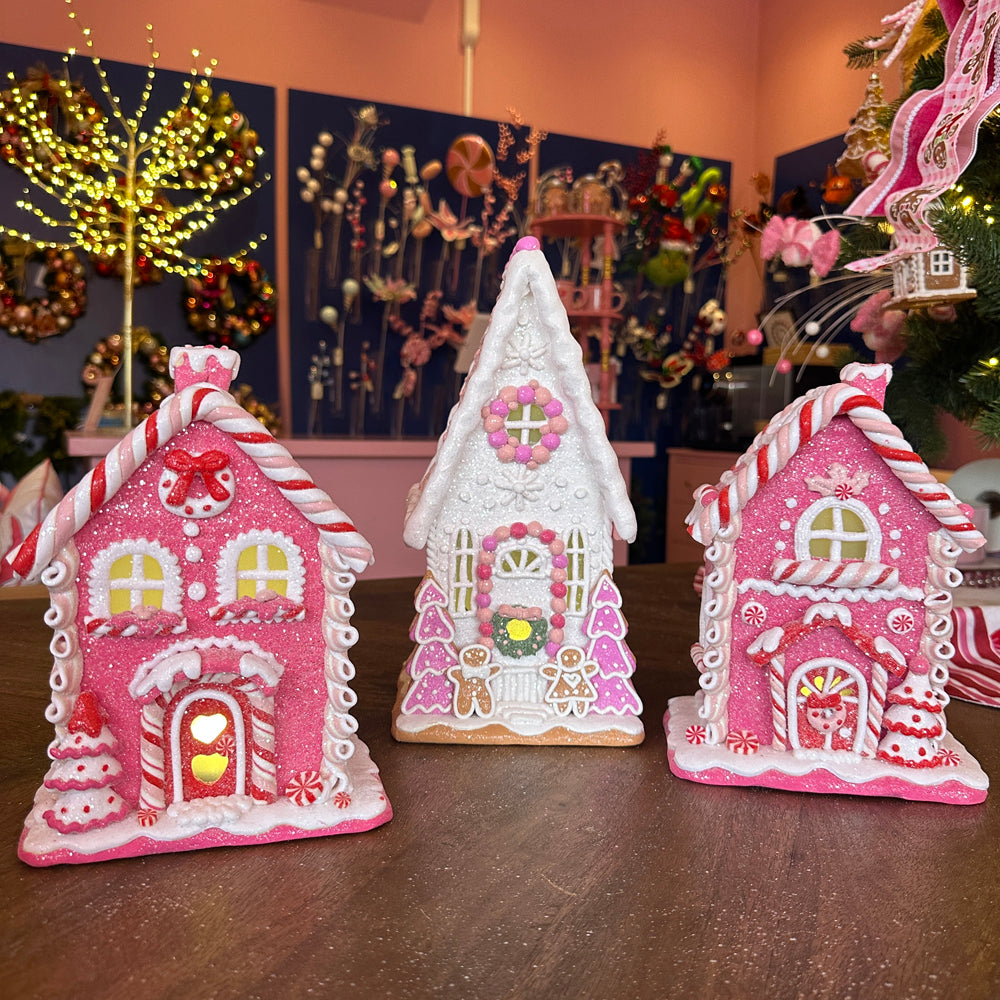 Viv! Christmas Kerstbeeld - Smal Gingerbread Huis van Klei met Roze Snoepdecoratie incl. LED Verlichting - roze wit - 30cm