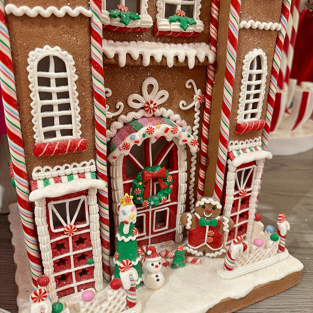 Viv! Christmas Kerstbeeld - XL Gingerbread Tudor Huis met Snoepgoed incl. LED Verlichting - rood wit bruin - 61cm