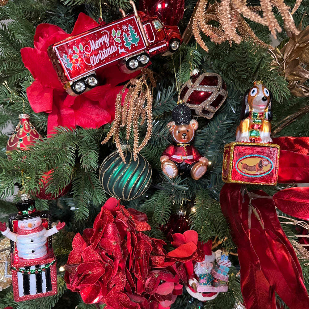 Viv! Christmas Kerstornament - Speelgoed Hond - glas - bruin rood groen - 14cm