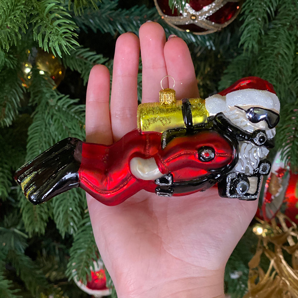 Viv! Christmas Weihnachtsanhänger - Tauchender Weihnachtsmann - mundgeblasenes Glas - rot - 15cm