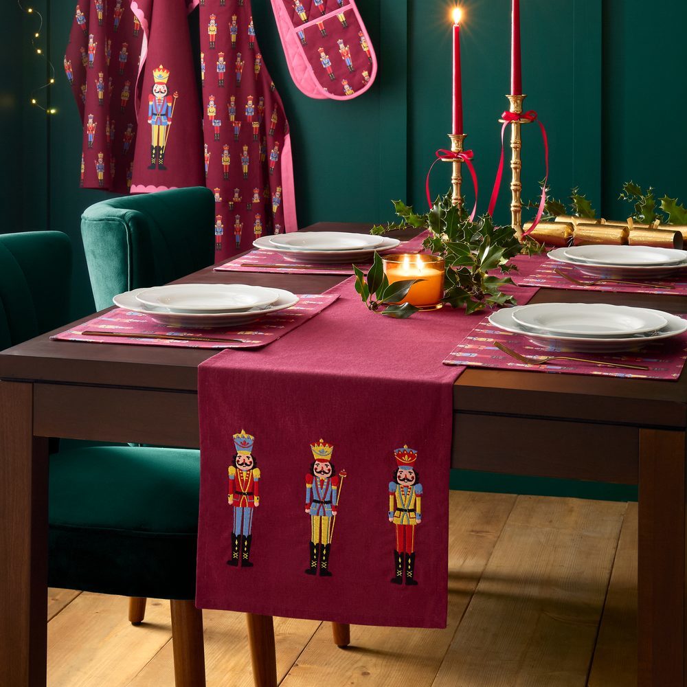 Viv! Christmas Kerst Tafelloper - Notenkraker - 220 cm