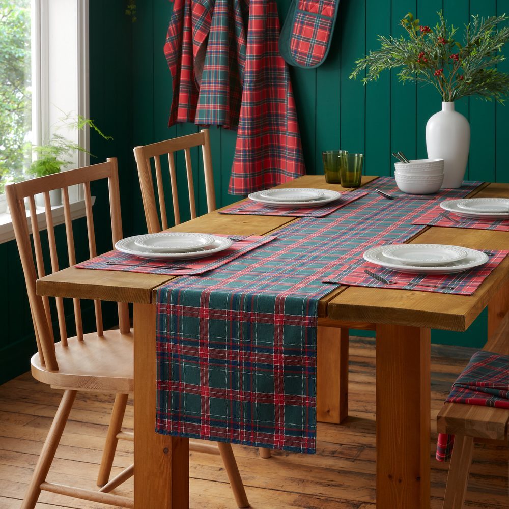 Viv! Christmas Kerst Tafelloper - Tartan Ruitpatroon - 220 cm