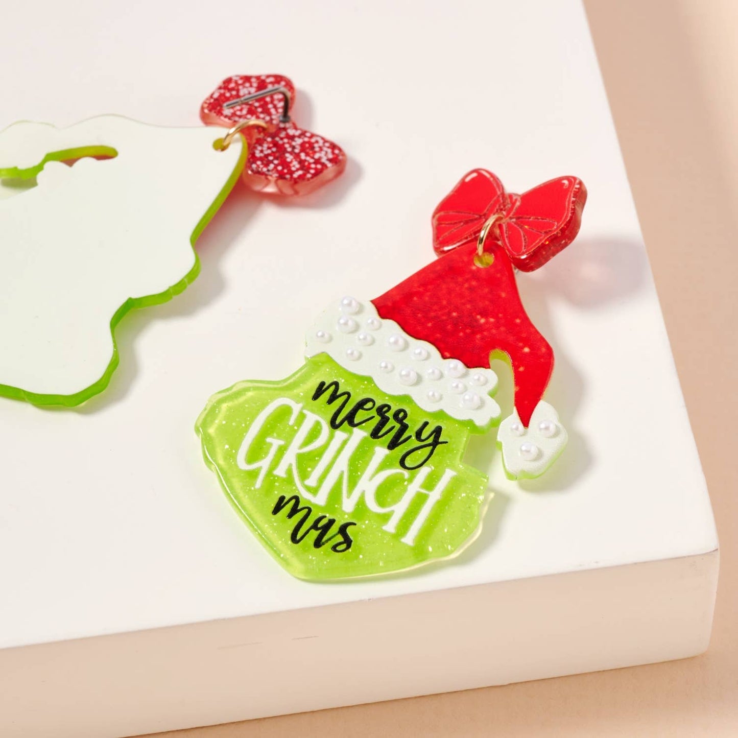 Viv! Christmas Kerst Statement Oorbellen - Groen Monster 'Merry Grinchmas' met Rode Strik