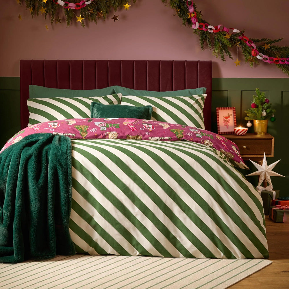 Viv! Christmas Duvet Cover - Feline Festive Purrgundy - Reversible | Delivery ± 2 weeks