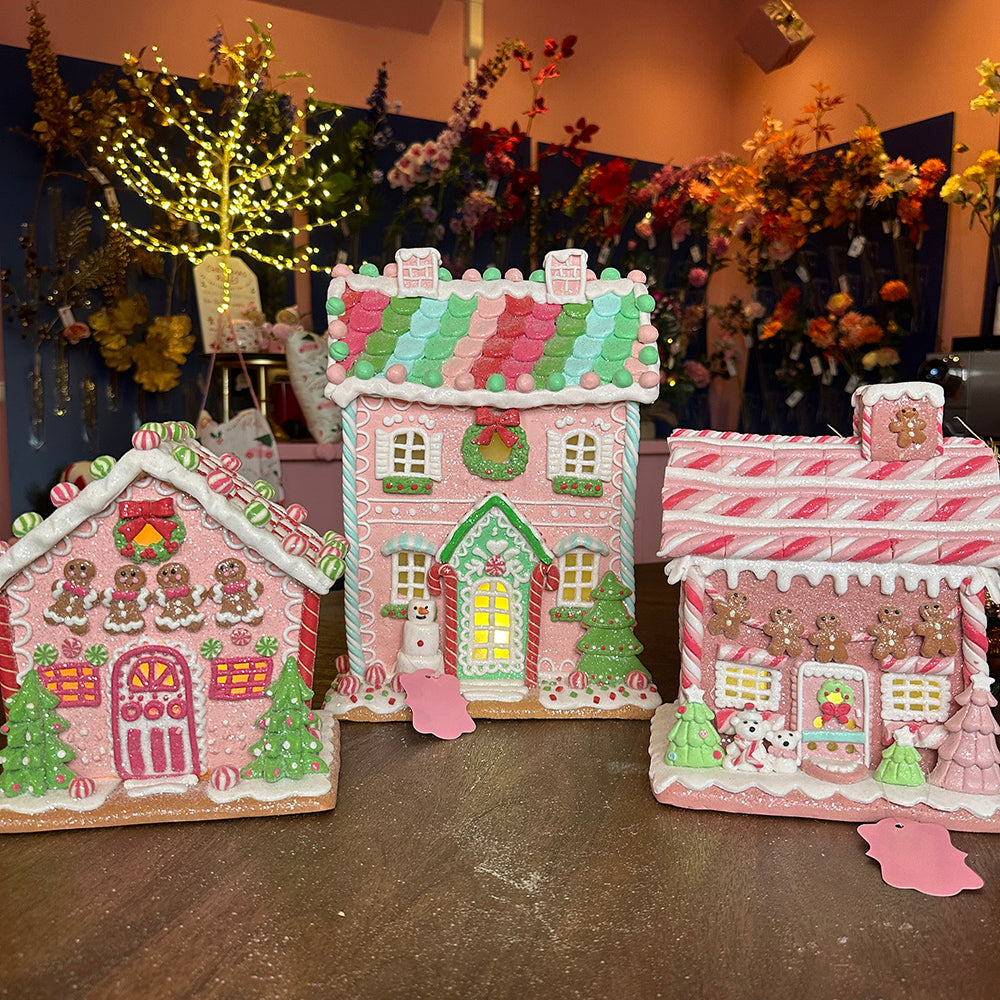 Viv! Christmas Tabletop Figure - Gingerbread House of Clay with Marshmallow Bears incl. LED Lighting - Pastel Pink - 23cm