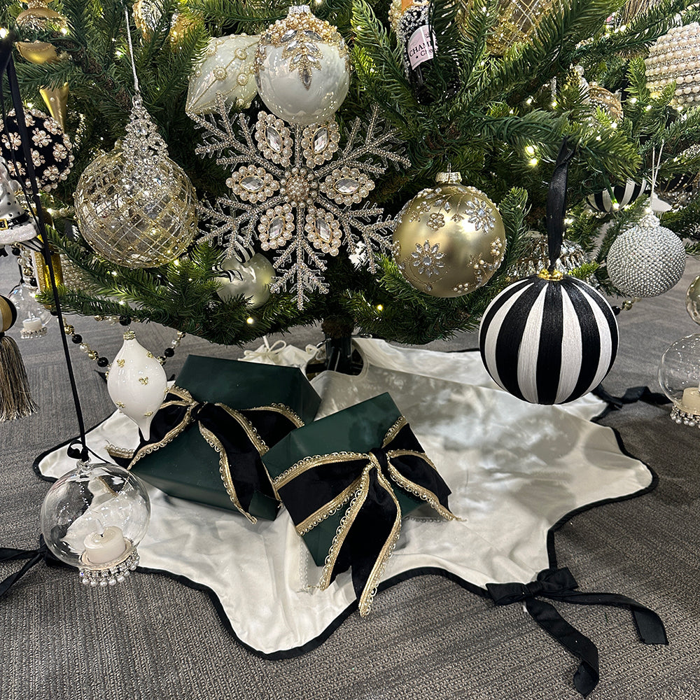 Viv! Christmas Luxury Tree Skirt - Velvet w/ Satin Bows - White Black - Ø152 cm