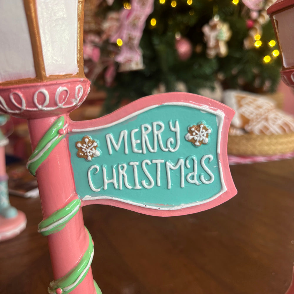 B-KEUZE: Viv! Christmas Kerstbeeld - 'Merry Christmas' Lantaarnpaal met Gingerbread Kerstman - pastel roze - 35cm (kopie)