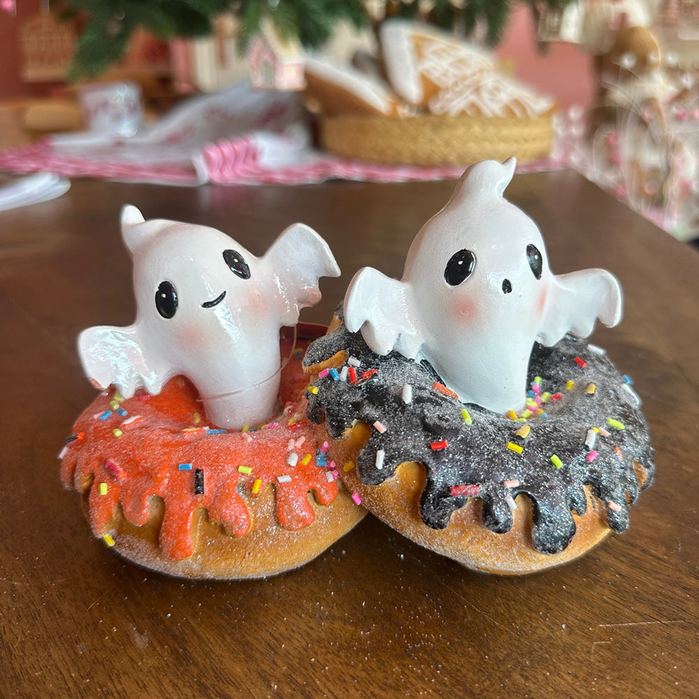B-KEUZE: Viv! Christmas Halloween Decoratie Beeld - Spookjes met Donuts - 18 cm
