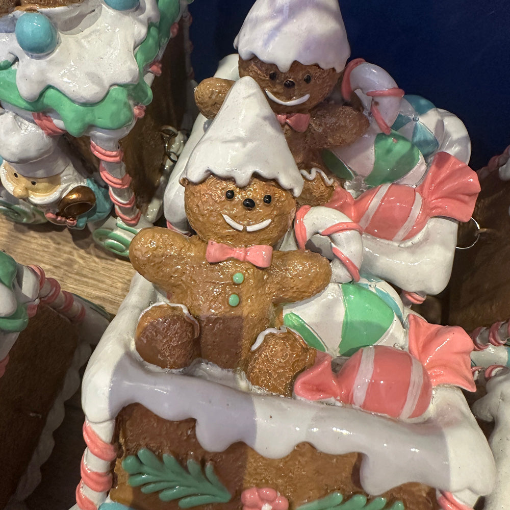 B-KEUZE: Viv! Christmas Kerstbeeld - Gingerbread Trein met Kerstman & Snoep - pastel - 39x17cm