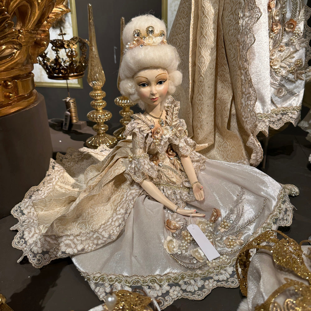 Goodwill M&G Weihnachtsfigur - Sitzende Sun Queen Dame - 54 cm