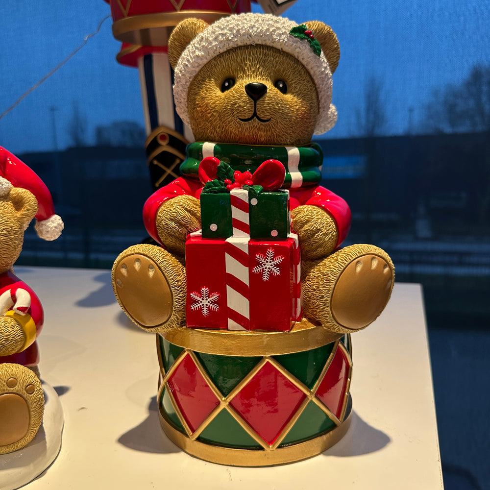 Viv! Christmas Kerstbeeld - Beer op Trommel met Cadeaus - groen rood - 31cm