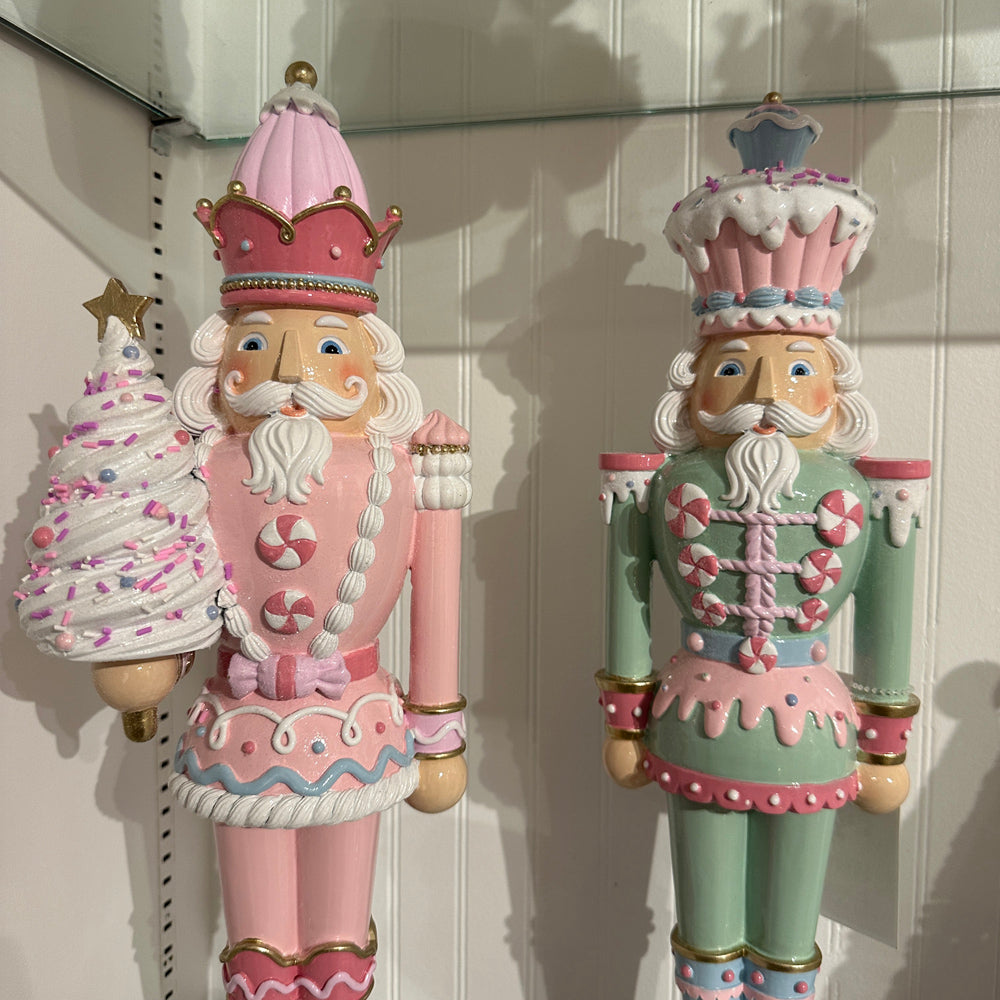 Viv! Christmas Kerstbeeld - Notenkraker met Desserts & Suikerdecoratie - set van 2 - pastel - 46cm