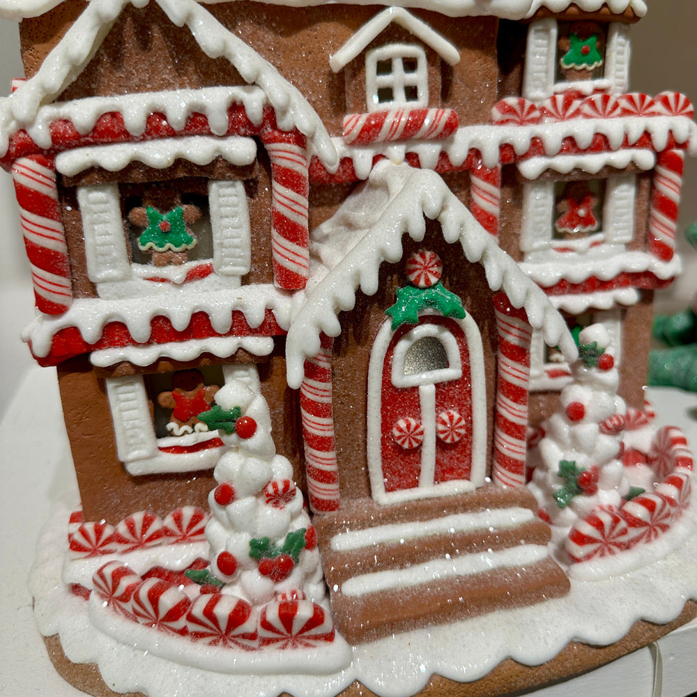 Viv! Christmas Kerstbeeld - Gingerbread Huis van Klei met Pepermunt Snoep incl. LED Verlichting - bruin rood - 28cm