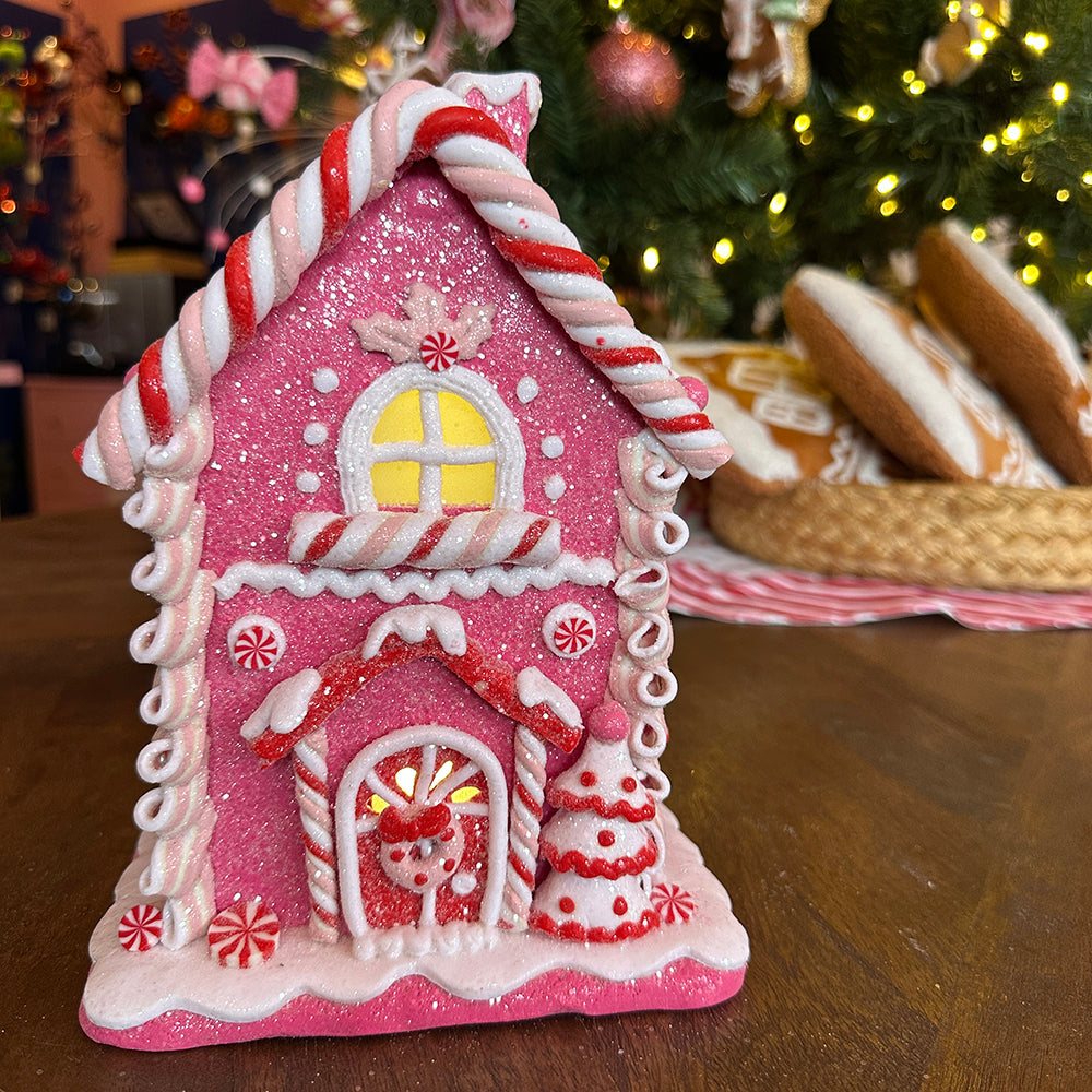 Viv! Christmas Kerstbeeld - Gingerbread Huis van Klei met Krans op de Deur incl. LED Verlichting - roze wit - 22cm