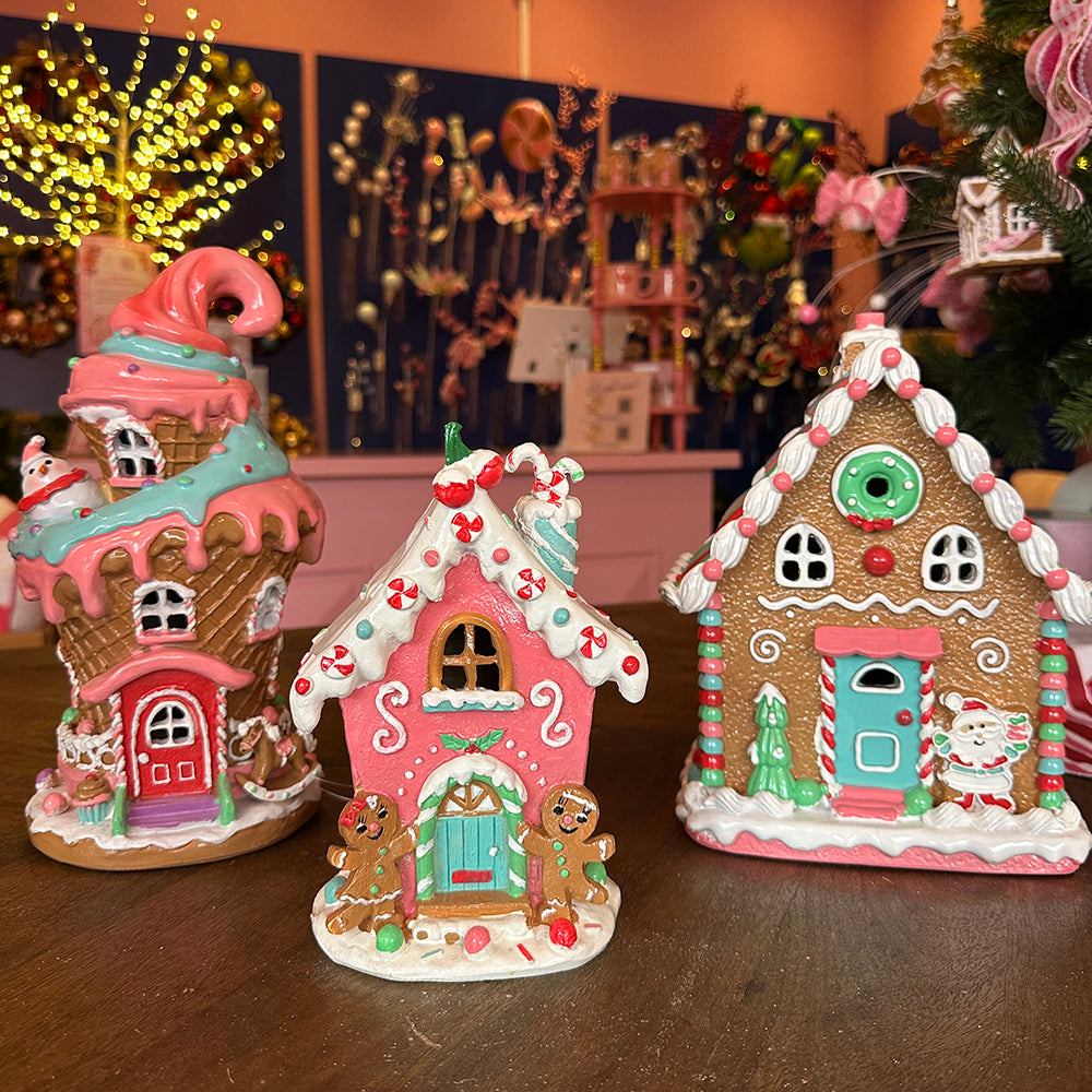 Viv! Christmas Kerstbeeld - Gingerbread Huisje met Peperkoek Poppetjes incl. LED Verlichting - pastel roze - 20cm