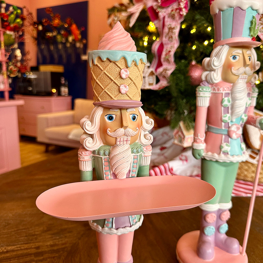 Viv! Christmas Kerstbeeld - Notenkraker met IJshoed & Dienblad - pastel roze - 41cm