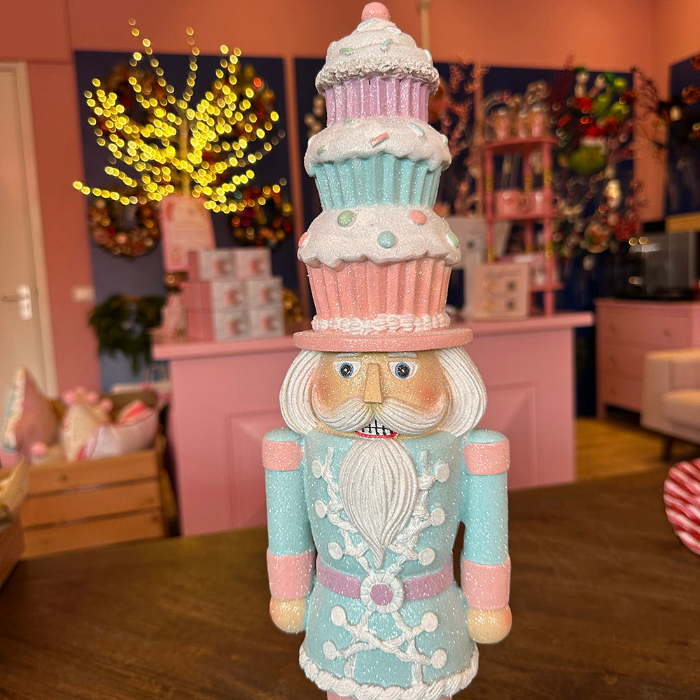 Viv! Christmas Kerstbeeld - Kerst Notenkraker met Cupcakes - pastel - roze blauw - 46cm