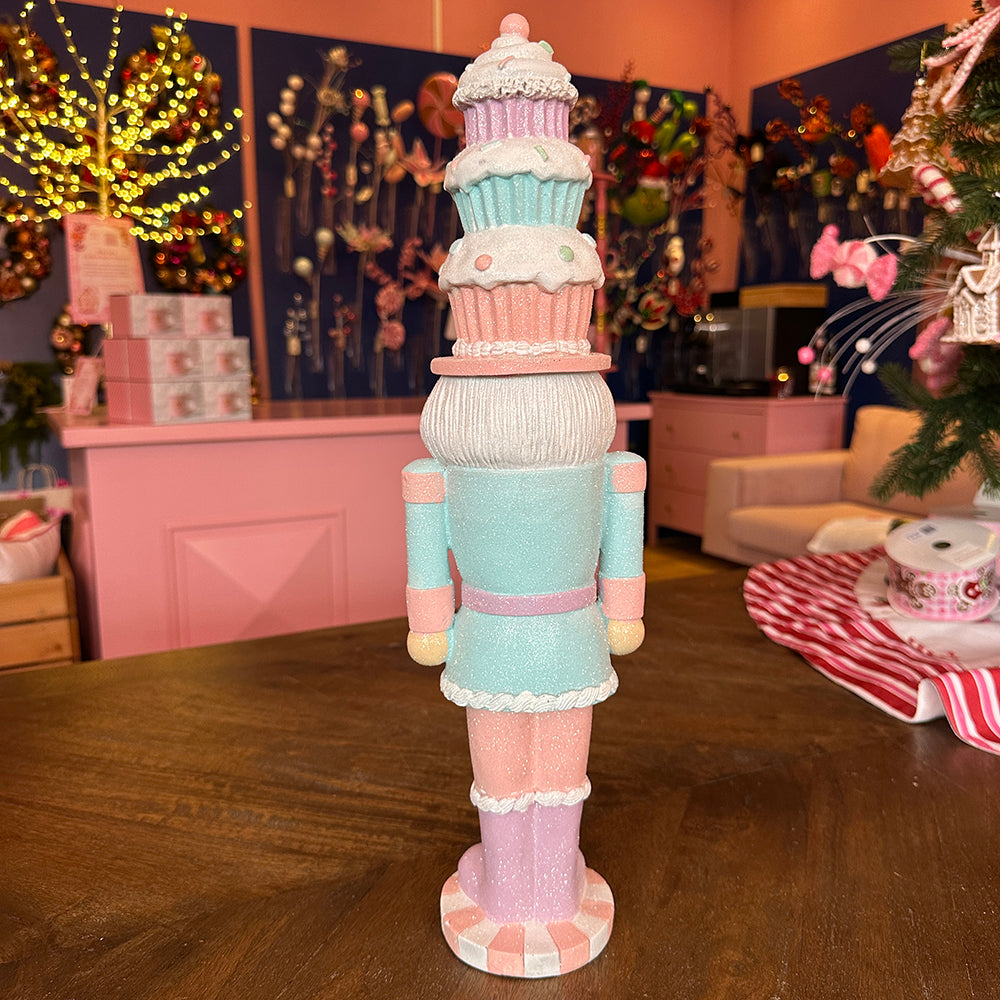 Viv! Christmas Kerstbeeld - Kerst Notenkraker met Cupcakes - pastel - roze blauw - 46cm