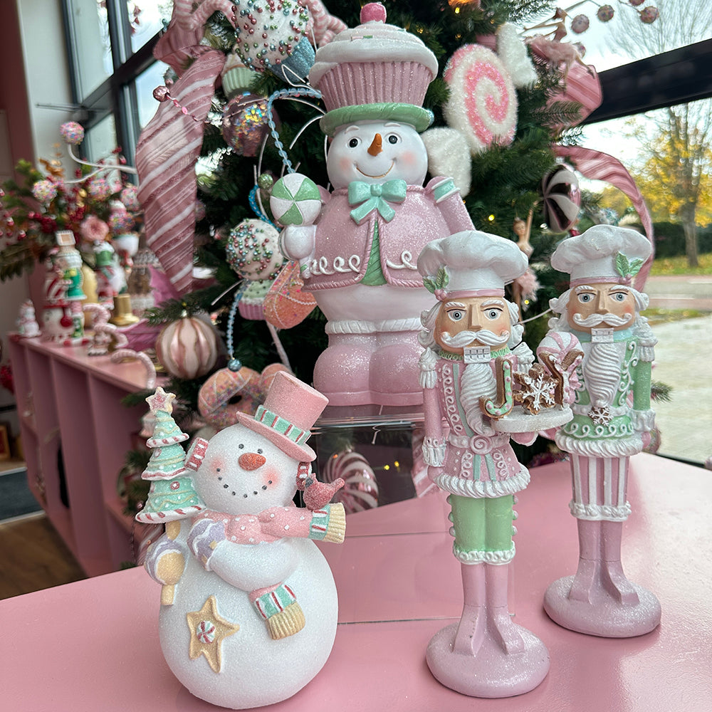 Viv! Christmas Kerstbeeld - Sneeuwpop met Kerstboom - pastel - roze wit - 21cm