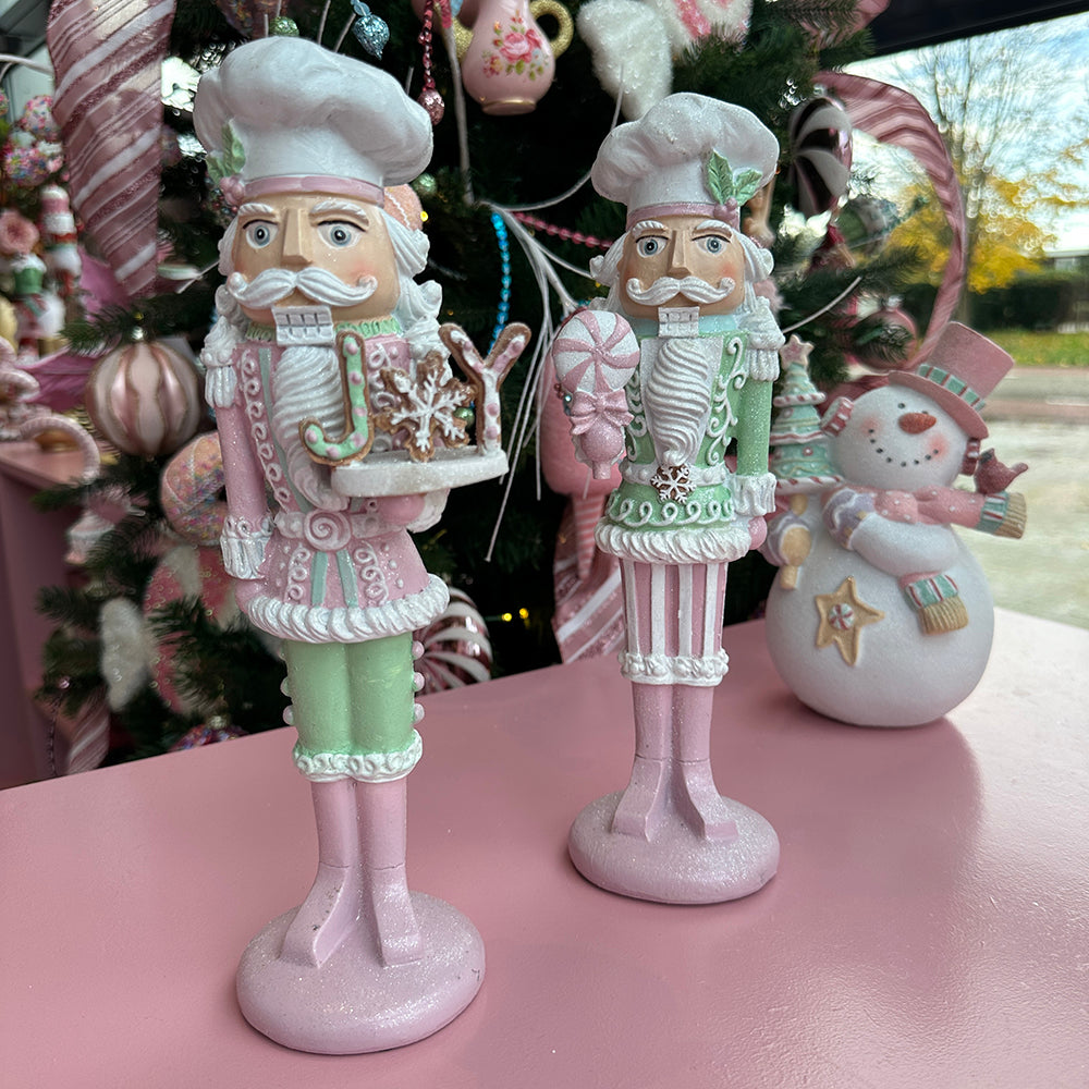 Viv! Christmas Kerstbeeld - Snoepgoed Kerst Notenkrakers - set van 2 - pastel - roze groen wit - 29cm