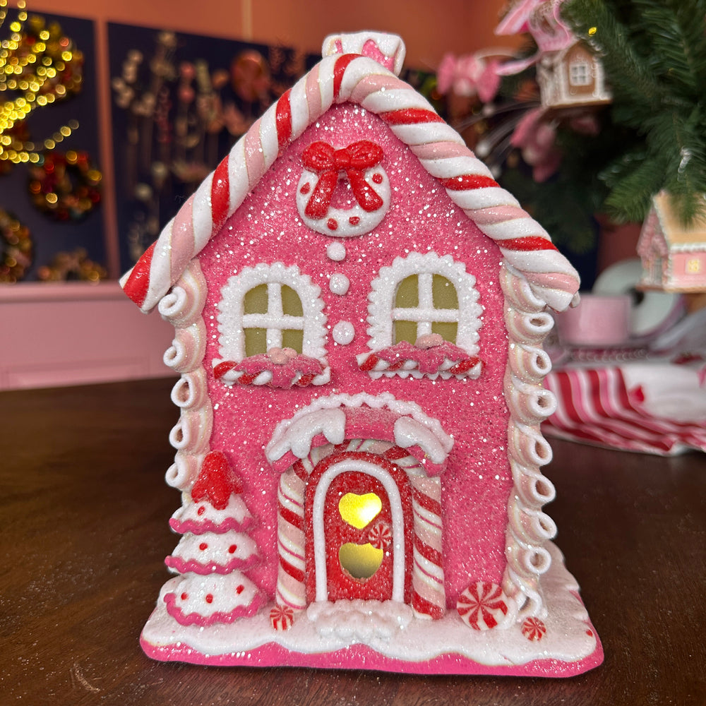 Viv! Christmas Kerstbeeld - Gingerbread Huis van Klei met Hartjesdeur incl. LED Verlichting - roze wit - 22cm