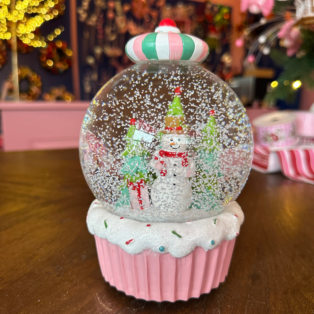 Viv! Christmas Kerst Sneeuwbol incl. Muziekdoos - Sneeuwpop in Cupcake - pastel roze - 19cm
