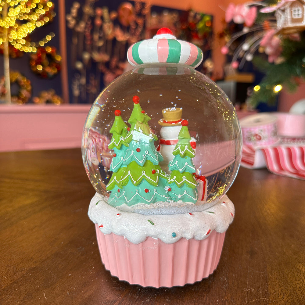 Viv! Christmas Kerst Sneeuwbol incl. Muziekdoos - Sneeuwpop in Cupcake - pastel roze - 19cm
