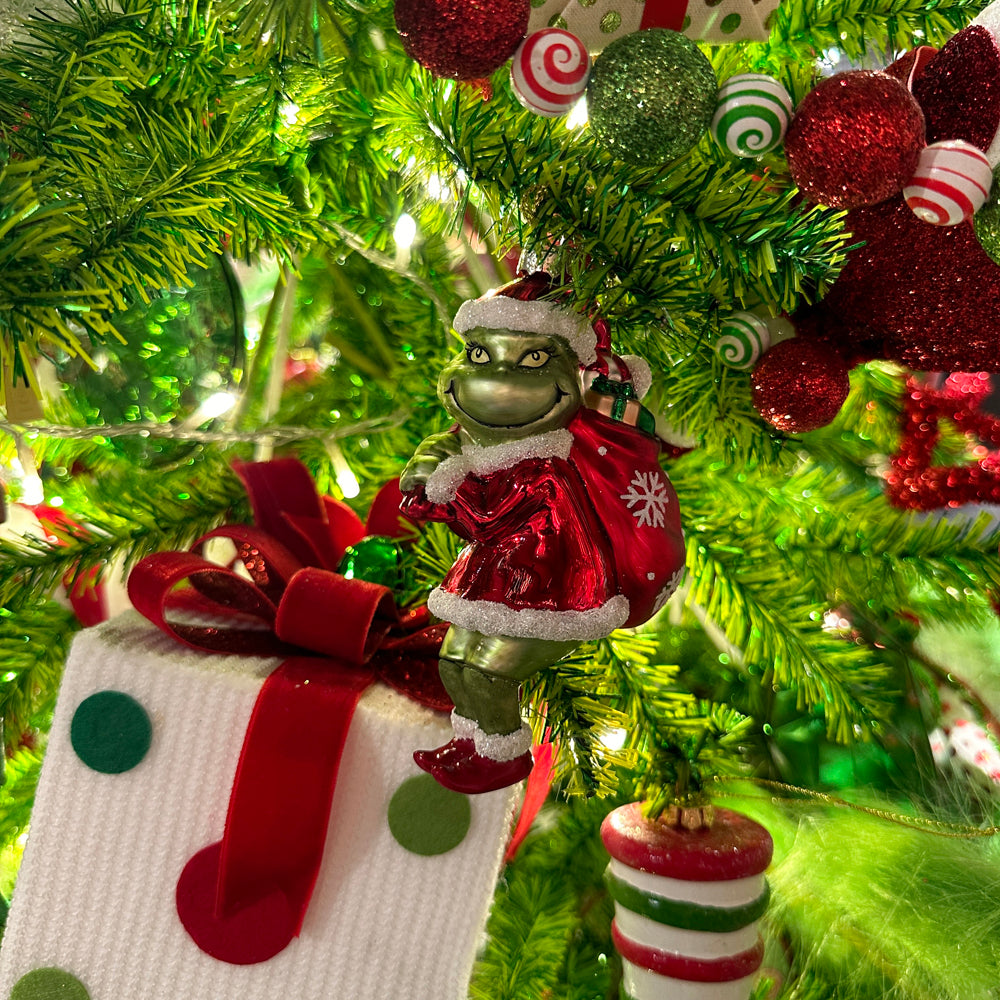 Viv! Christmas Weihnachtsanhänger – Freches grünes Monster mit Weihnachtsmütze und Geschenkesack – Glas – Rot Grün – 14 cm