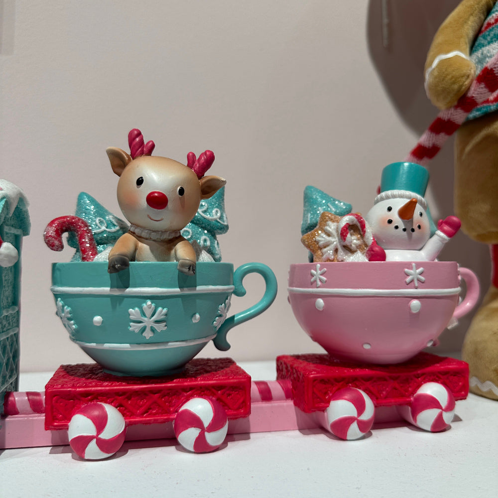 Viv! Christmas Kerstbeeld - Gingerbread Trein met Theekop Wagons - roze rood blauw - 38cm
