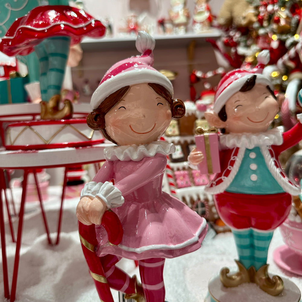 Viv! Christmas Kerstbeeld - Kerstelfjes met Cadeau en Zuurstok - set van 2 - roze rood - 29 & 28cm