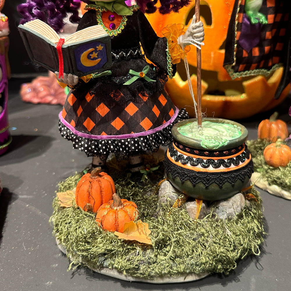 Katherine's Collection Halloween - Ghoulish Gathering - Poppy Broomson Witch - 29cm