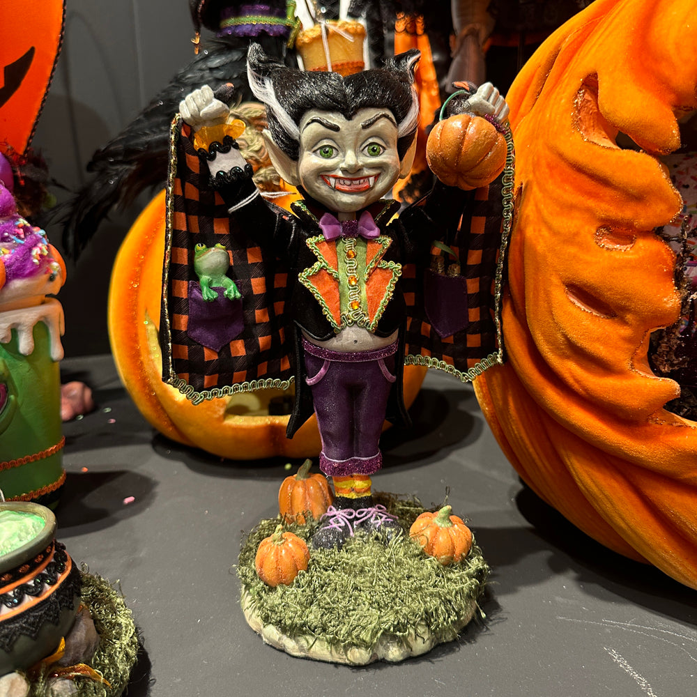 Katherine's Collection Halloween Beeld - Ghoulish Gatherings - 'Vlad The Vampire Boy' - 31cm