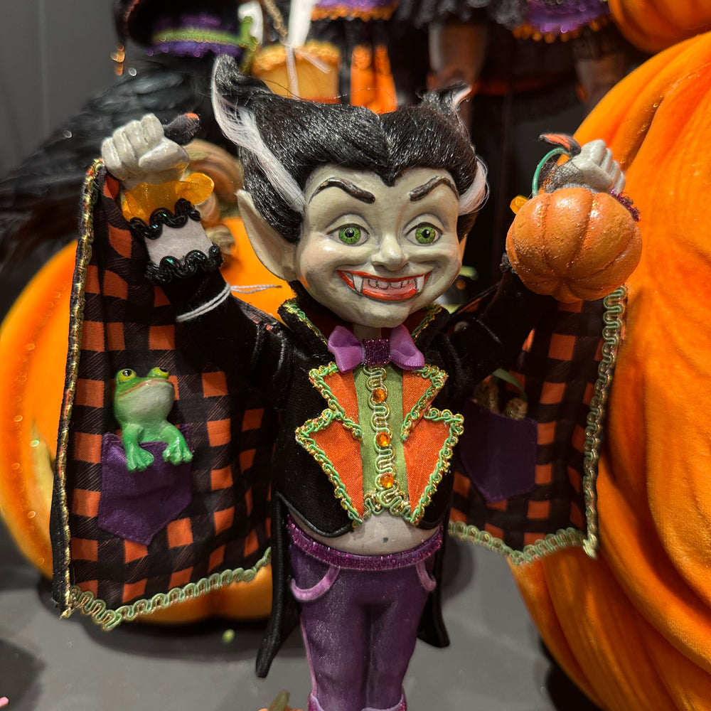 Katherine's Collection Halloween Beeld - Ghoulish Gatherings - 'Vlad The Vampire Boy' - 31cm