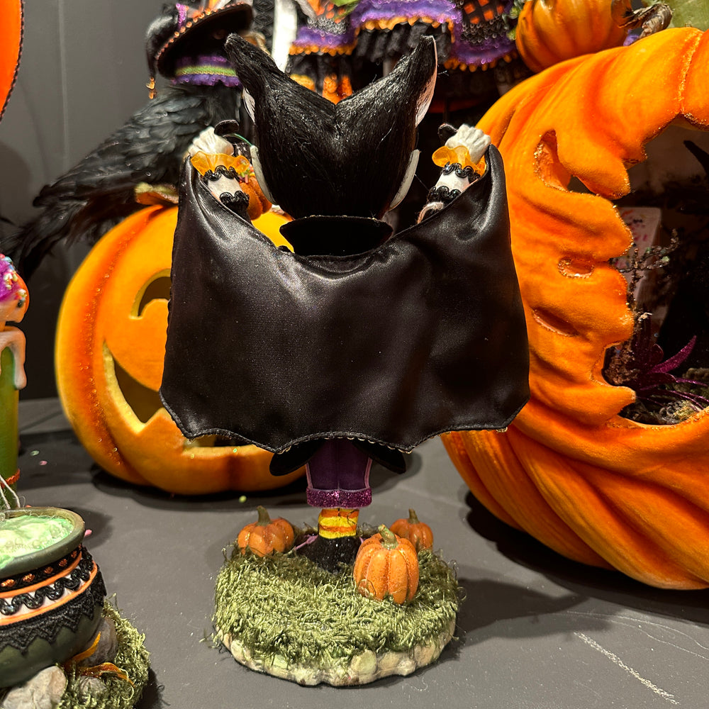 Katherine's Collection Halloween Beeld - Ghoulish Gatherings - 'Vlad The Vampire Boy' - 31cm