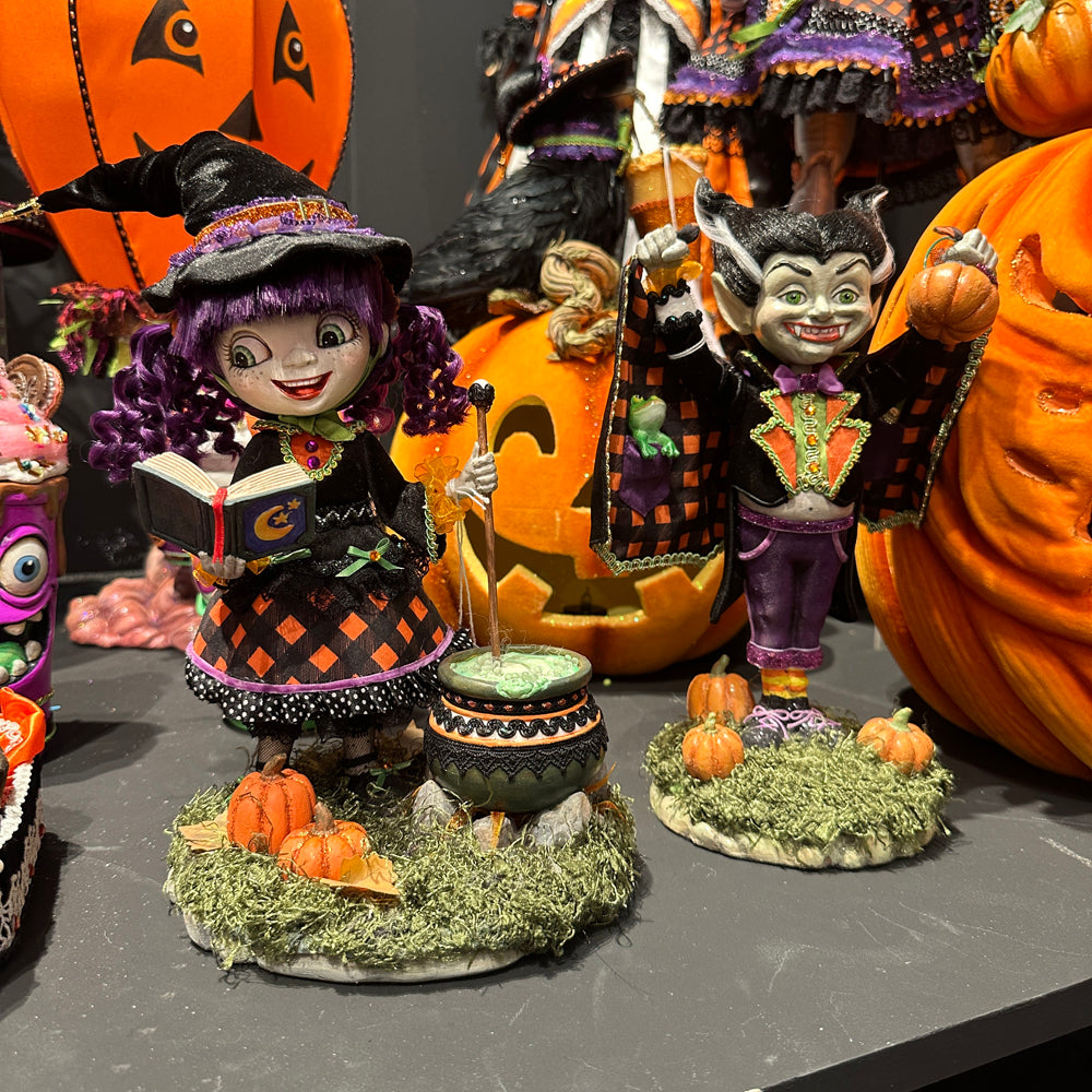 Katherine's Collection Halloween Beeld - Ghoulish Gatherings - 'Vlad The Vampire Boy' - 31cm