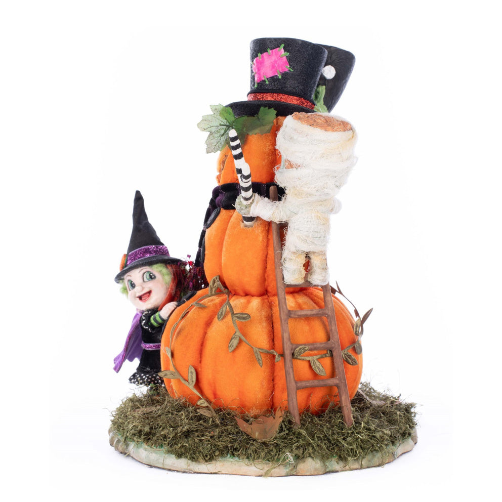 Katherine's Collection Halloween Beeld - Ghoulish Gathering - 'Ghouls Building Pumpkin Man' - 34cm