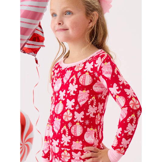 RuffleButts - Mädchen Weihnachts-Pyjama-Set Langarm - Ornament Bows - Rot - Bambusviskose