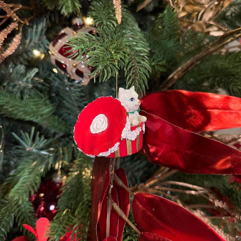 Viv! Christmas Kerstornament - Kat in Hoedendoos - rood wit - 6cm