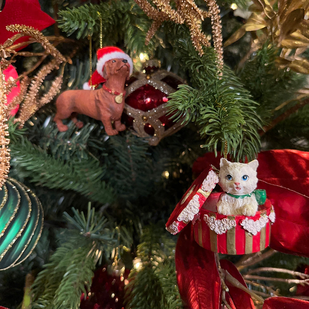 Viv! Christmas Kerstornament - Kat in Hoedendoos - rood wit - 6cm