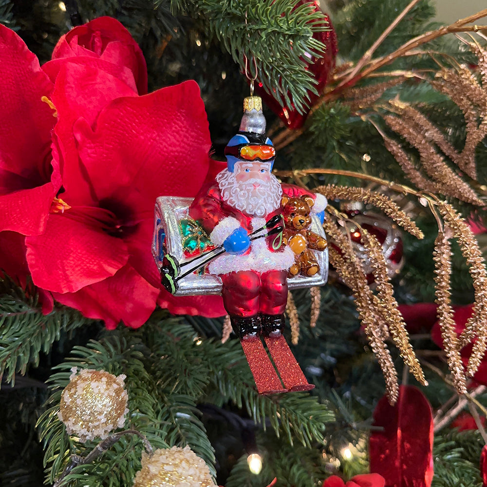Viv! Christmas Kerstornament - Kerstman Skilift - mond geblazen glas - rood blauw - 10cm