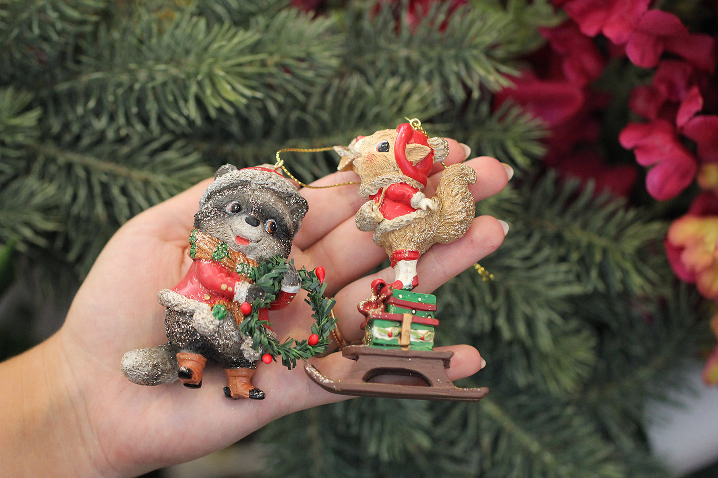 Viv! Christmas Kerstornament - Eekhoorn en Wasbeer - set van 2 - bruin rood - 9cm
